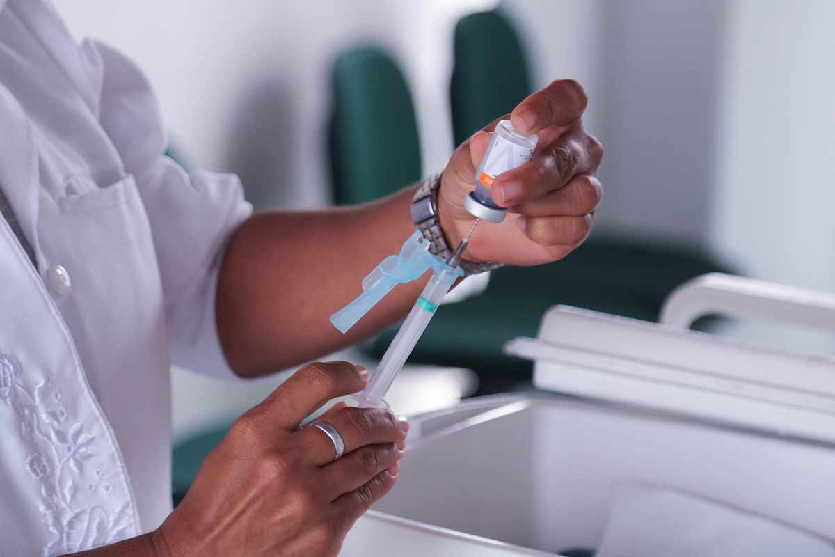 Lauro de Freitas lidera o ranking da vacinao na RMS; municpio j aplicou 96,3% das doses recebidas
