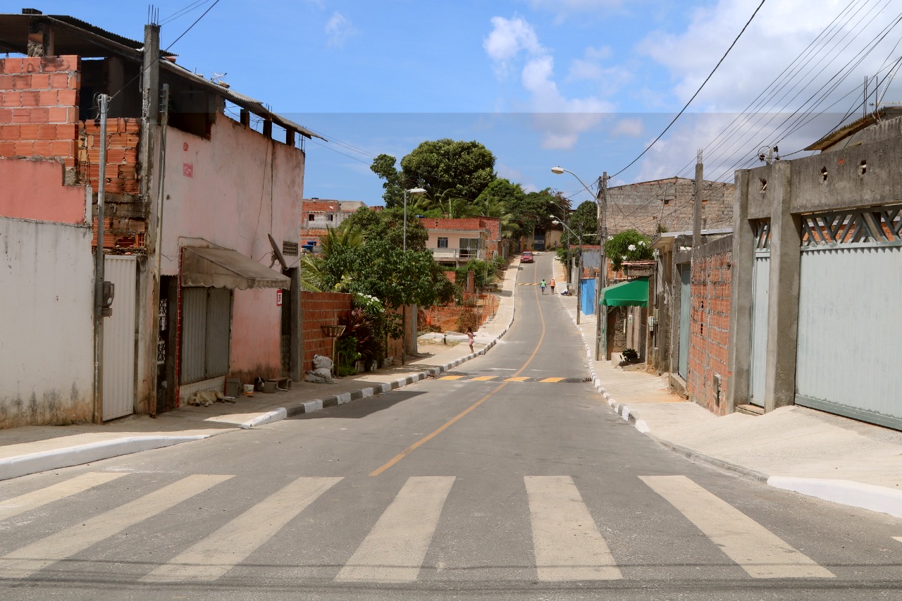 Moradores do Caji comemoram obras de pavimentao entregues pela Prefeitura neste sbado (20)