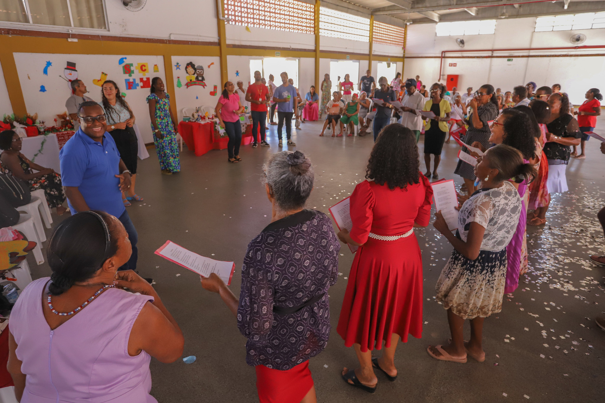 Prefeitura promove confraternizao natalina para idosos assistidos pelo SCFV de Lauro de Freitas