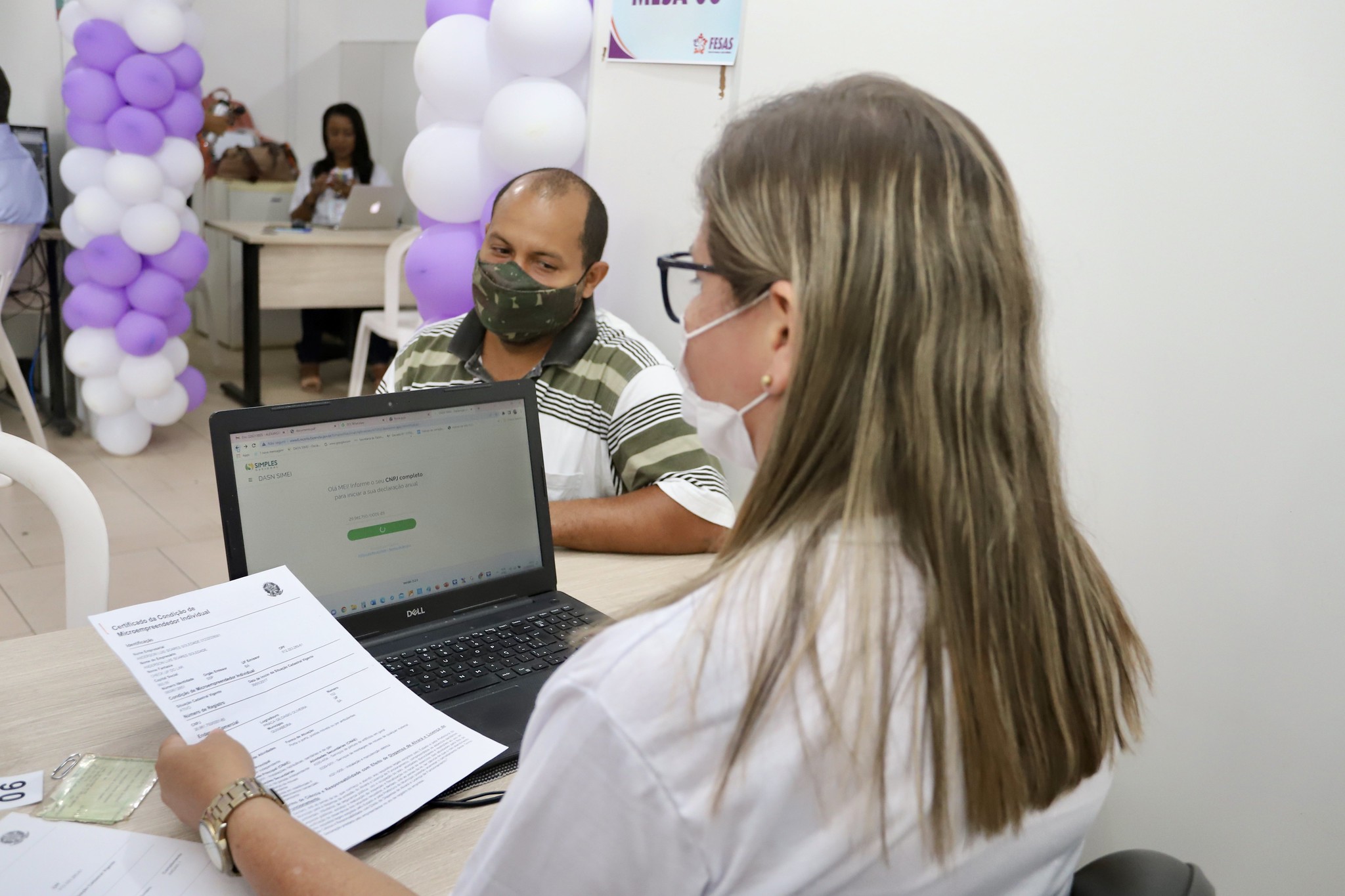 Contribuintes aproveitaram o s�bado para fazer a  declara��o do IR durante a��o com apoio da Prefeitura de Lauro de Freitas 