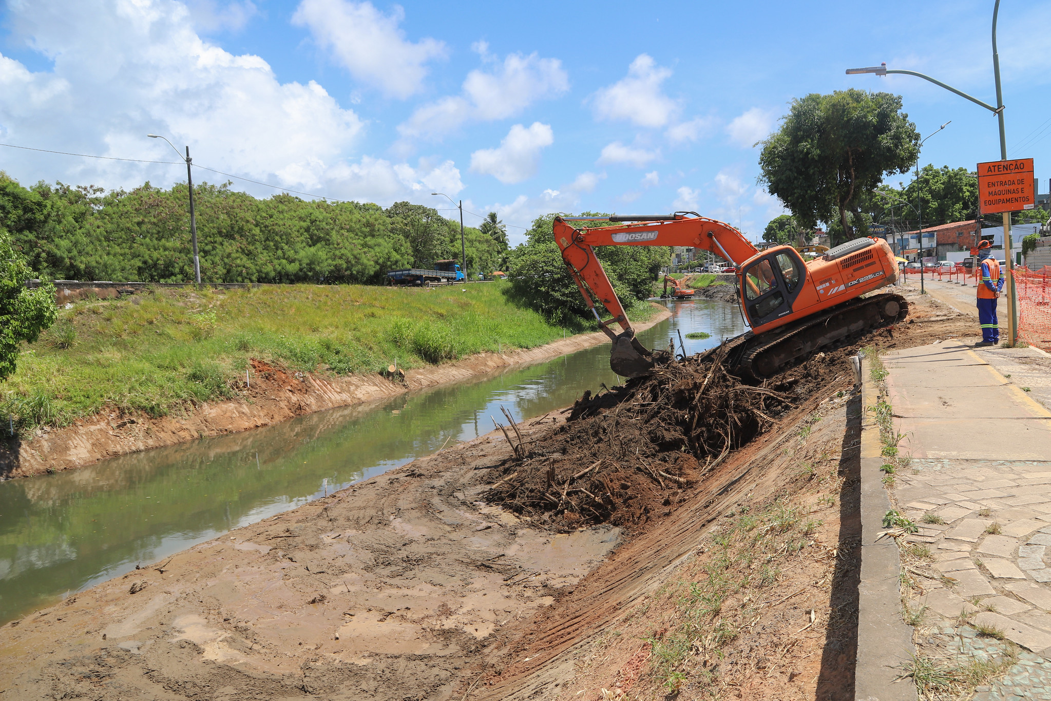NOTA: Secretaria de Meio Ambiente destaca fiscaliza��o das obras na Avenida Beira Rio