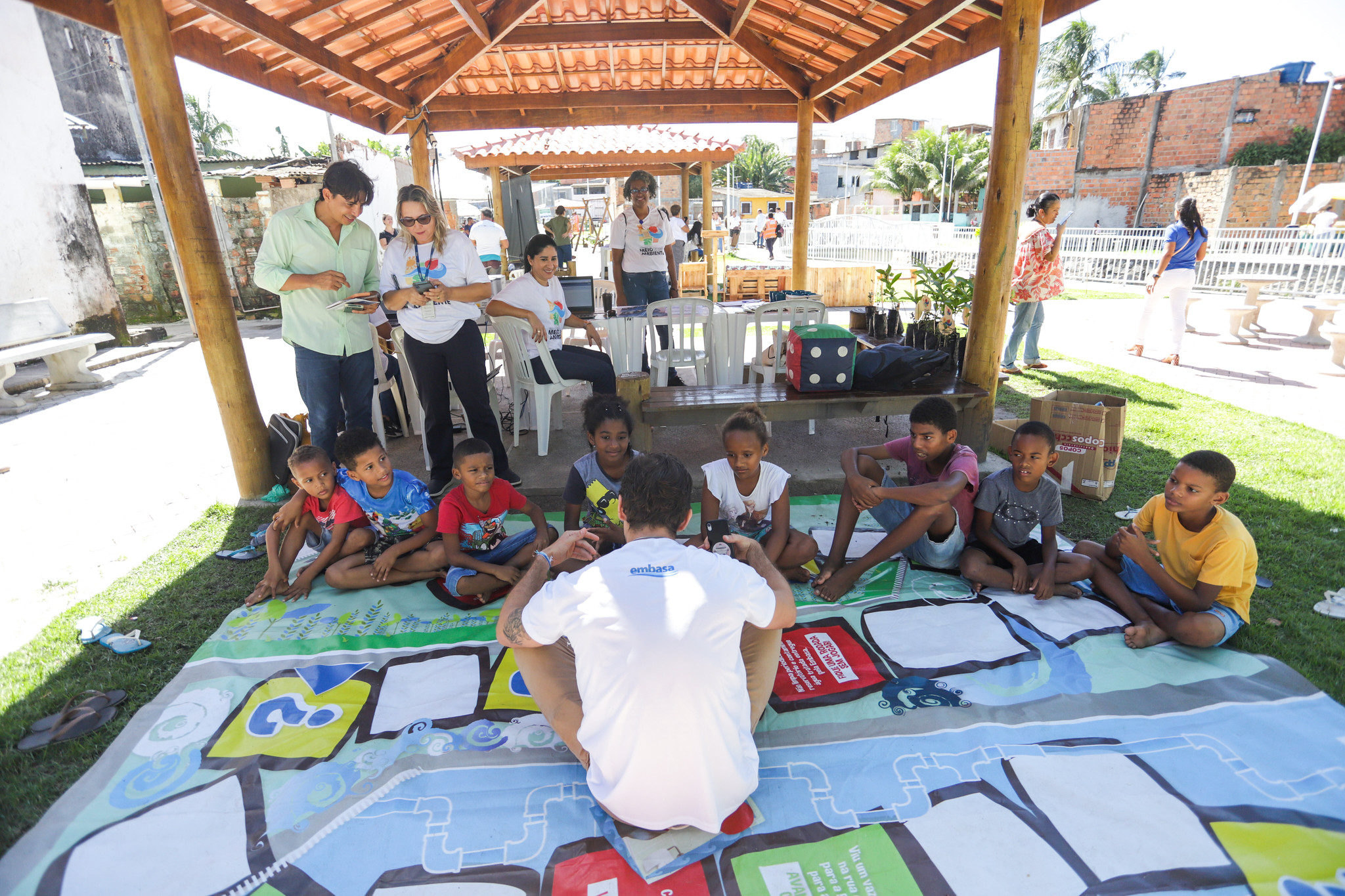 Ap�s interven��es urbanas na Lagoa da Base, Conder e Prefeitura de Lauro de Freitas realizam feira com servi�os para os moradores