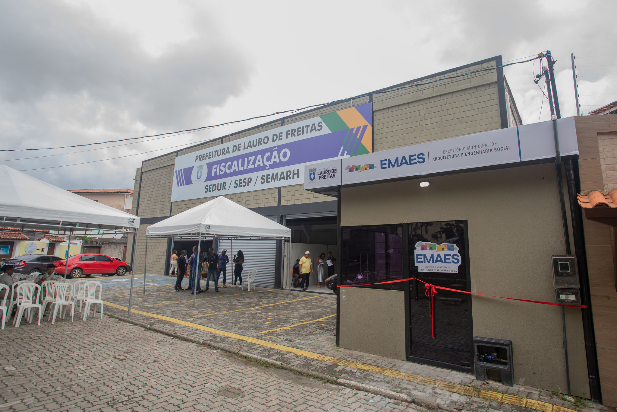Prefeitura entrega EMAES para auxiliar populao de baixa renda a construir ou reformar em Lauro de Freitas