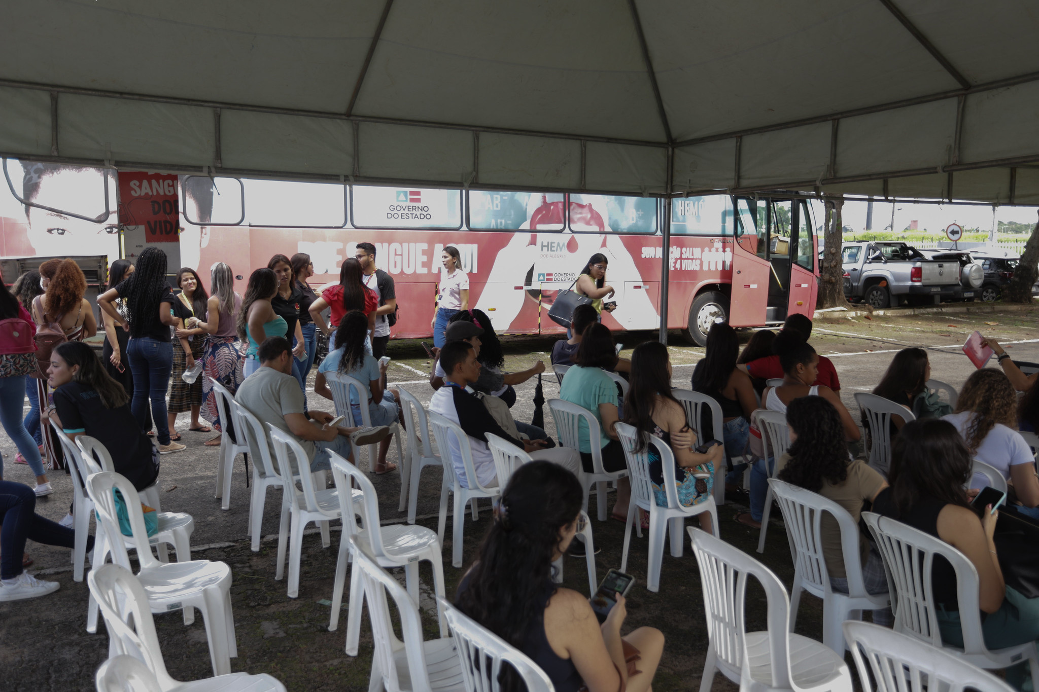 Unidade m�vel da Hemoba atende doadores de sangue at� esta quarta-feira (10) em Lauro de Freitas