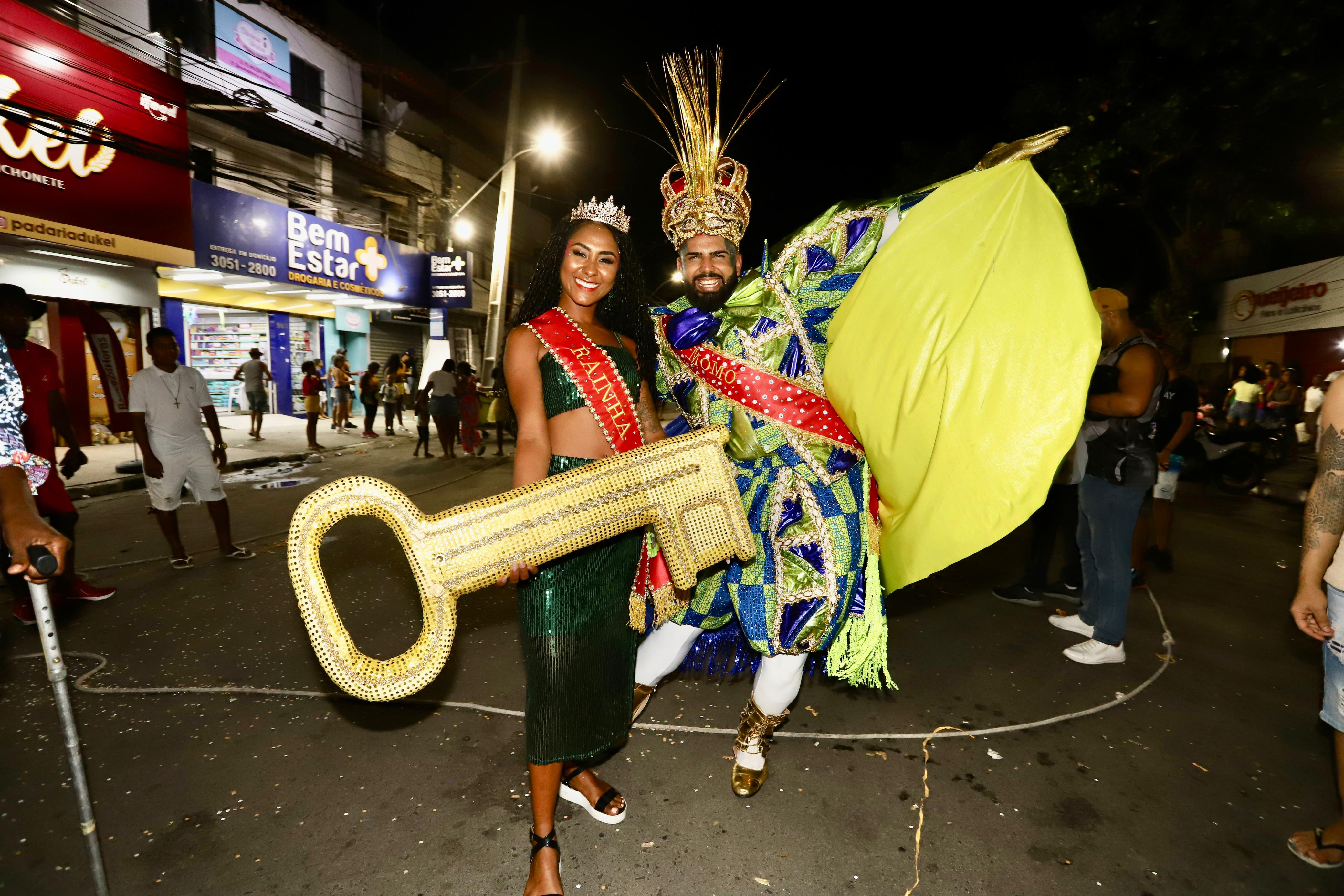 Prefeita Moema Gramacho entrega a chave da cidade e abre oficialmente o carnaval de Lauro de Freitas