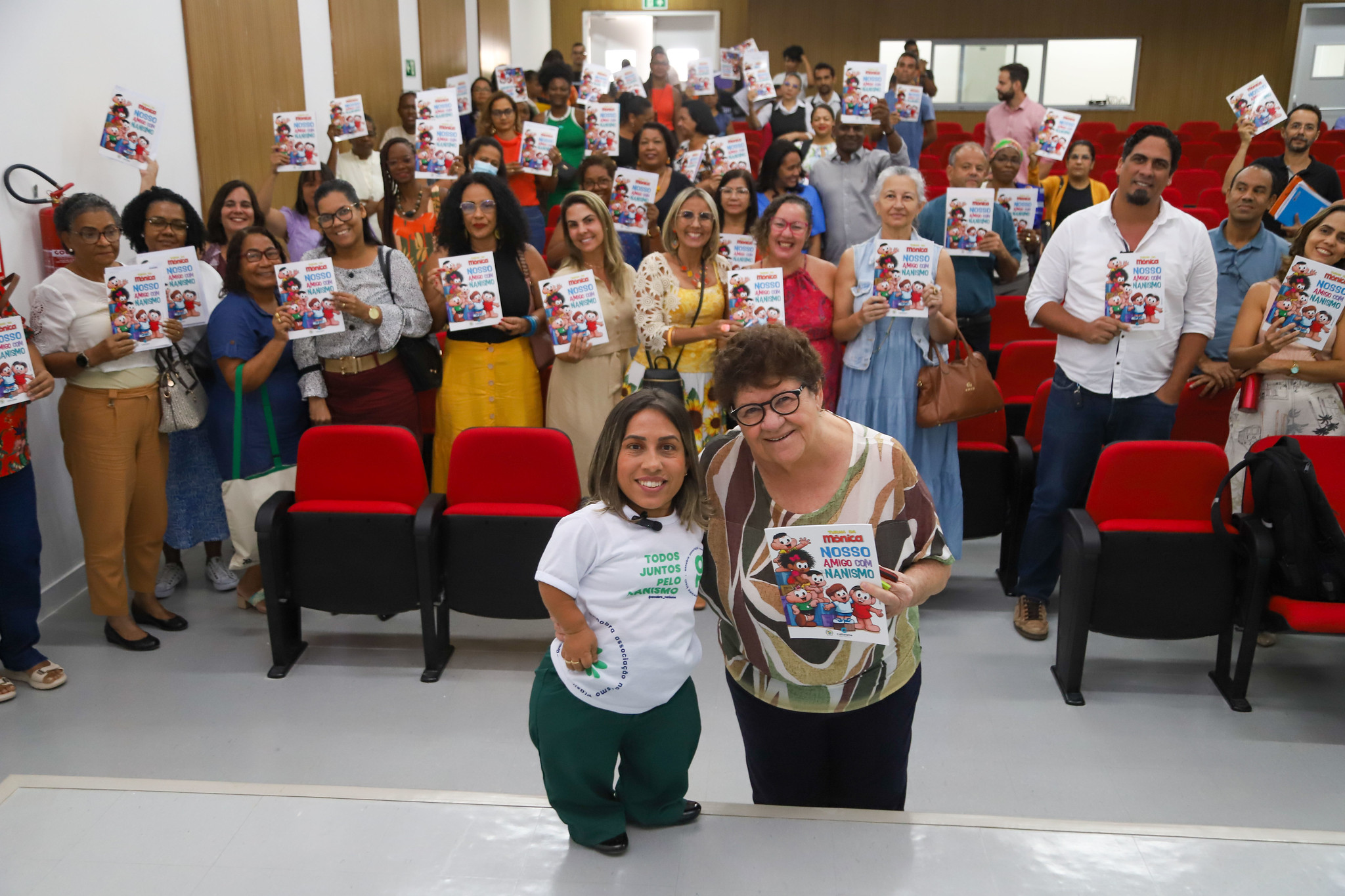 Lauro de Freitas promove palestra sobre o nanismo e distribui cartilha de pol�tica de inclus�o
