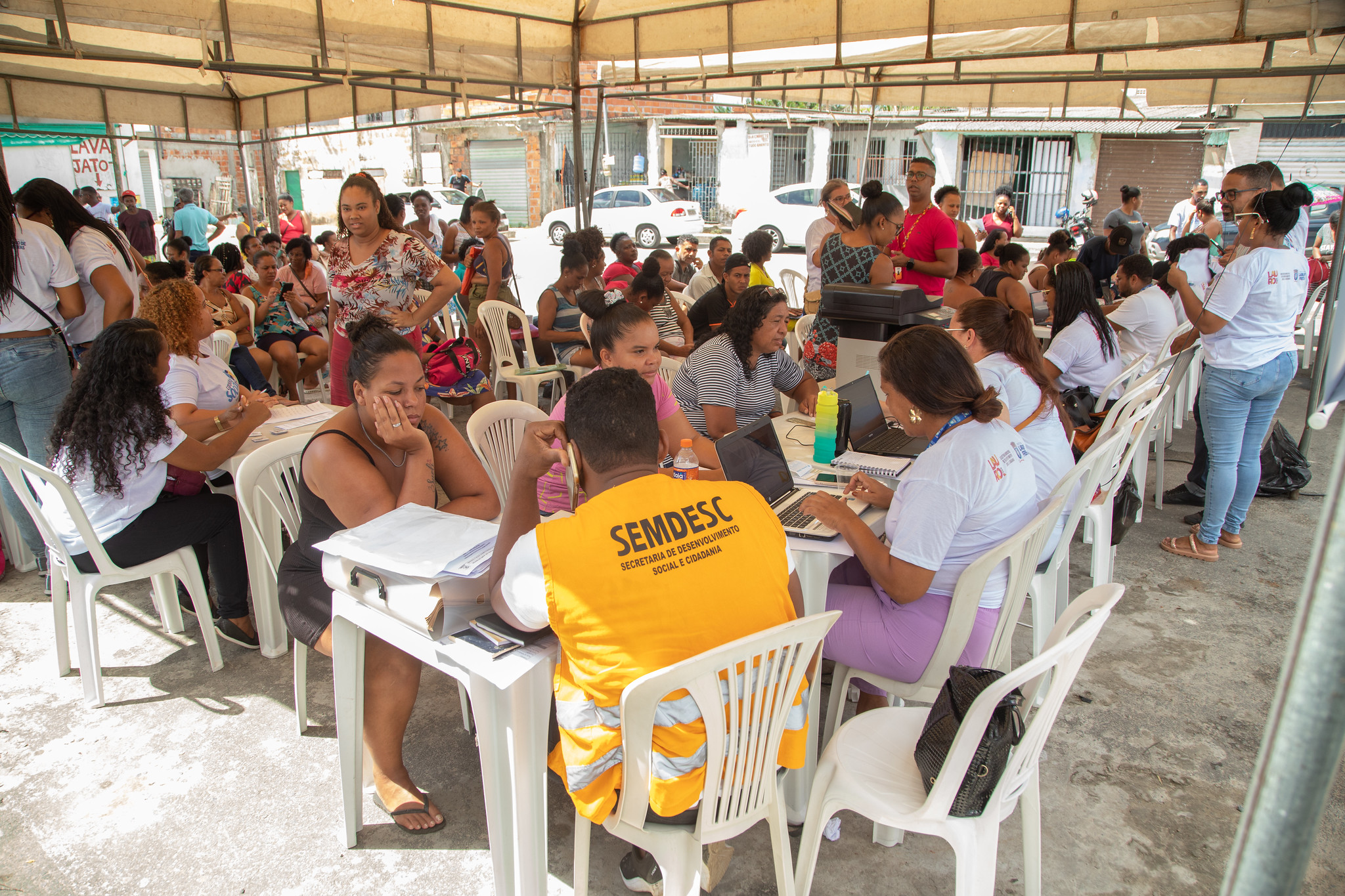 Caravana Social na Rua: Prefeitura leva servios da Semdesc para os moradores de Itinga