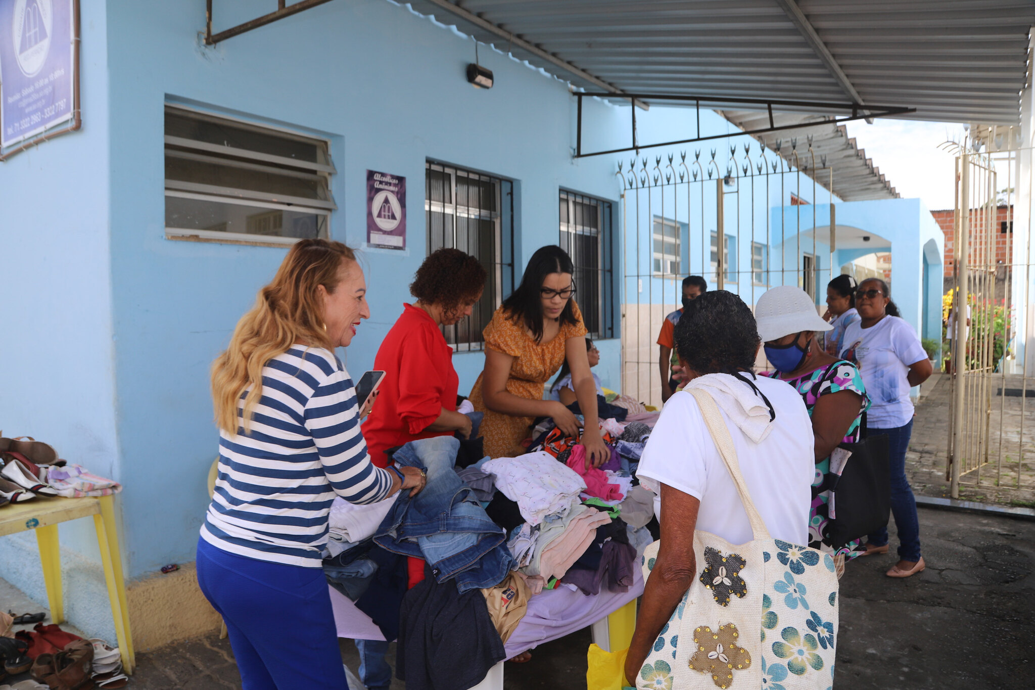 Varal Solid�rio: Lauro de Freitas realiza 3� edi��o com mais de duas mil pe�as para doa��o