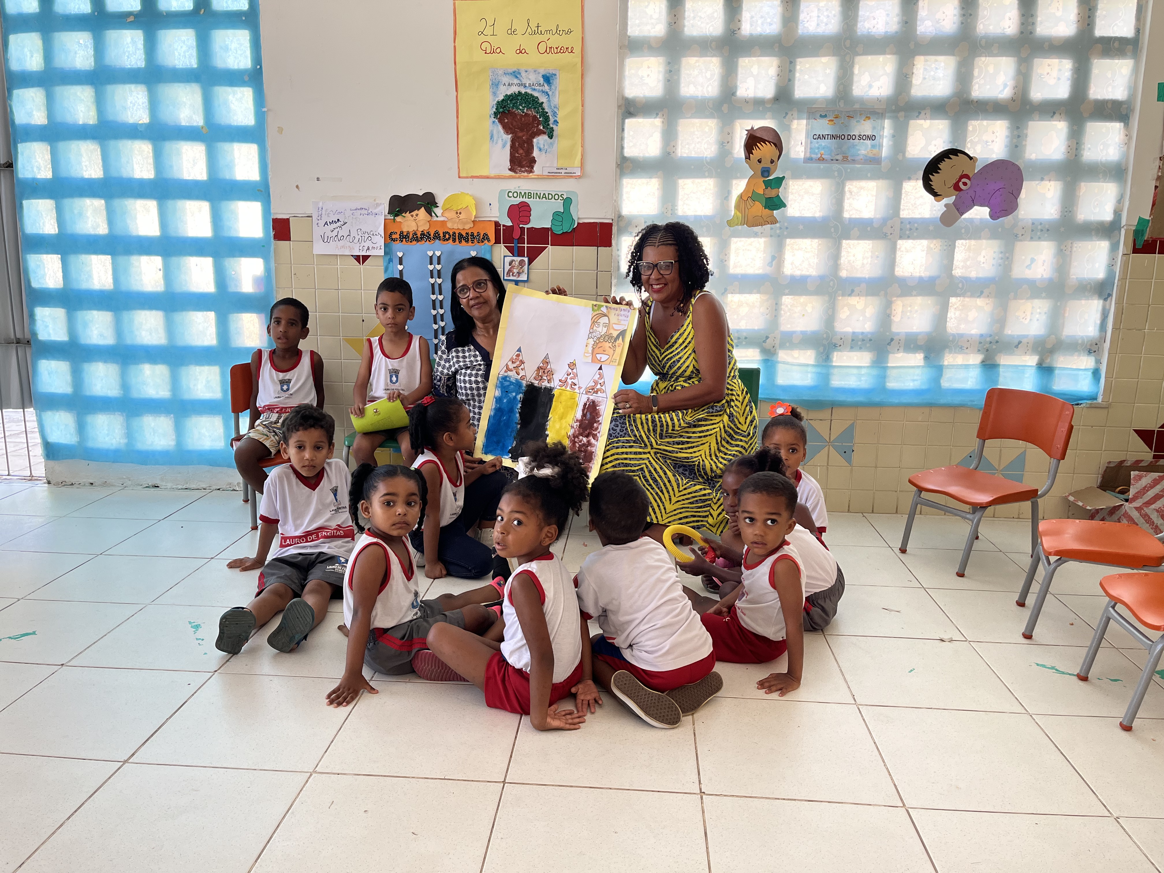 Professora da rede municipal de Lauro de Freitas vence pr�mio nacional com projeto de valoriza��o da cultura negra