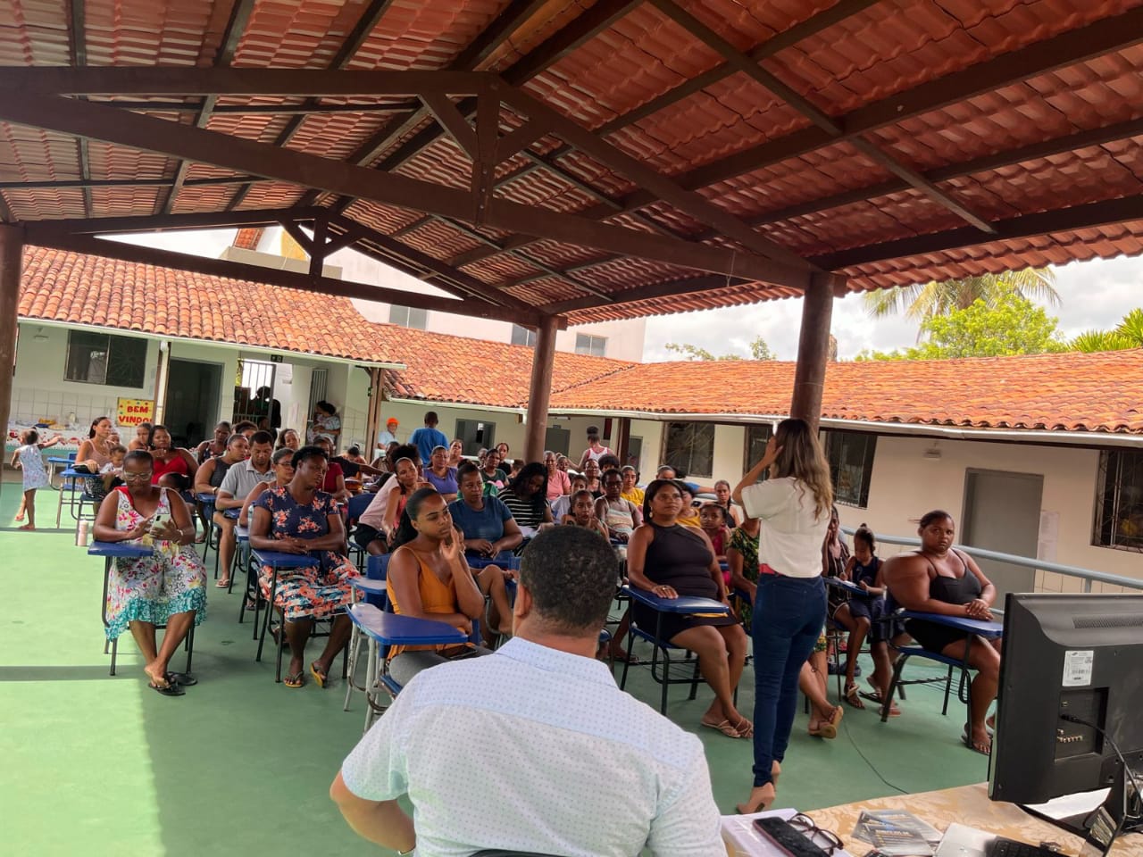 Projeto 'Escola e Famlia: caminhando de mos dadas' promove dilogo e acolhimento nas escolas municipais de Lauro de Freitas