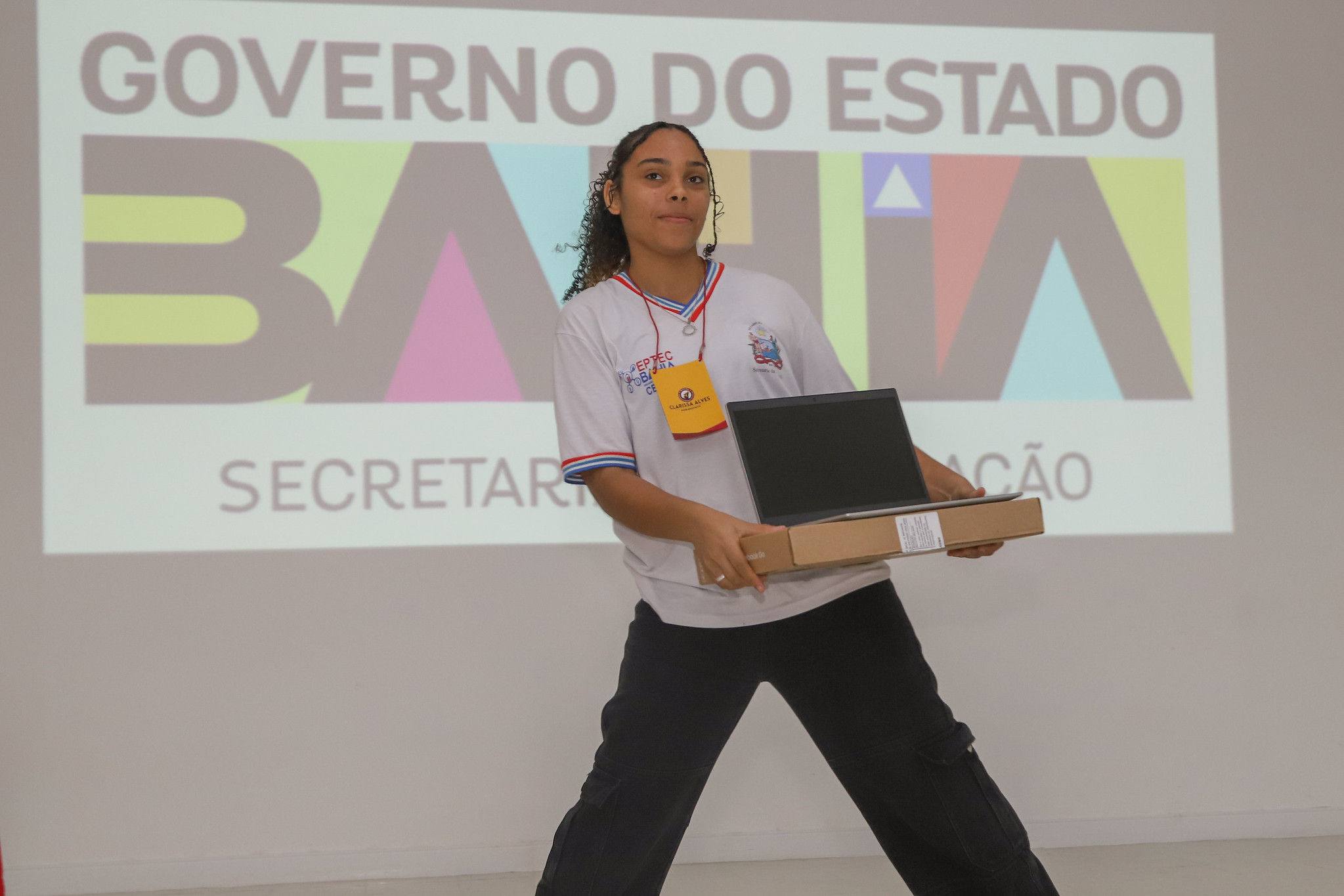 Programa Educa��o Conectada entrega 667 chromebooks a 35 escolas de Lauro de Freitas