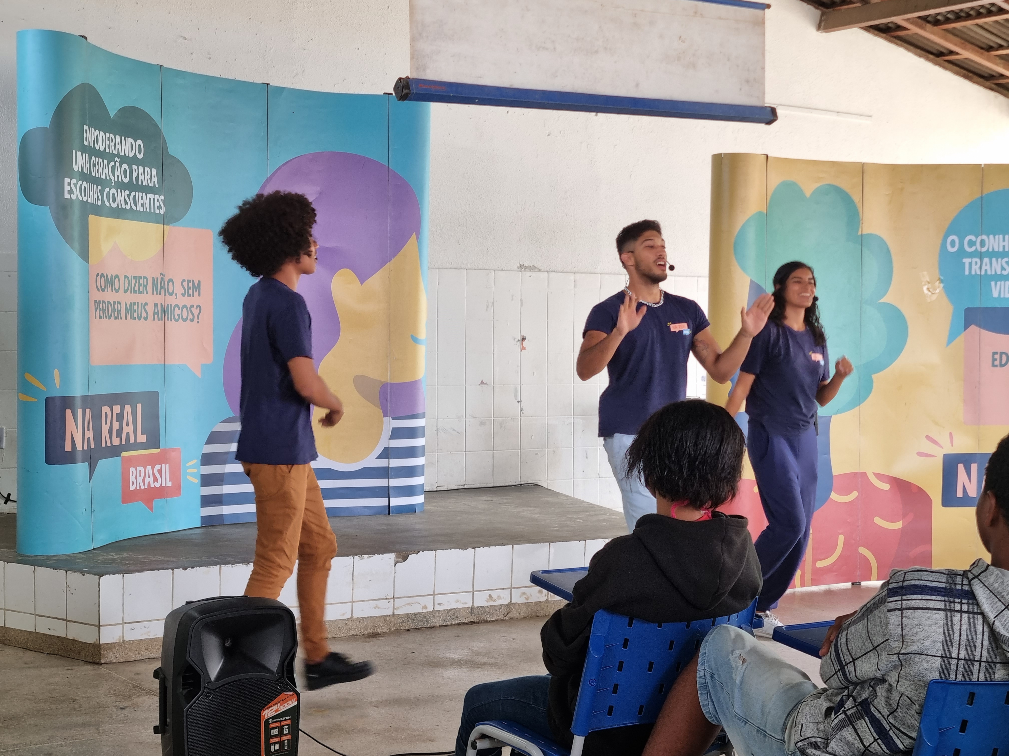 Parceria com Ongs leva programa �s escolas municipais de Lauro de Freitas para discutir uso precoce de �lcool