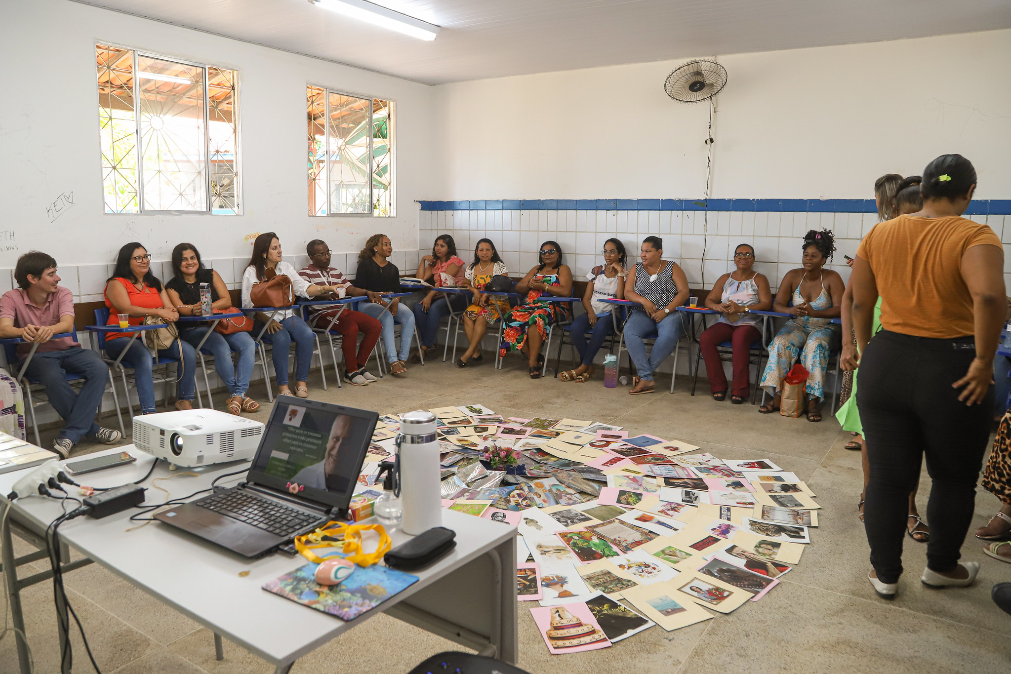 Projeto 'Acolhendo falas; ressignificando travessias' prioriza sa�de mental dos profissionais da educa��o de Lauro de Freitas