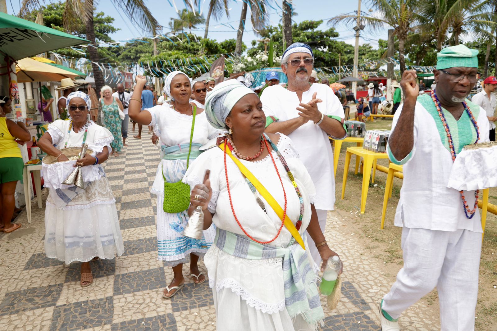 Devotos celebram Dia de Iemanj� na Praia de Buraquinho