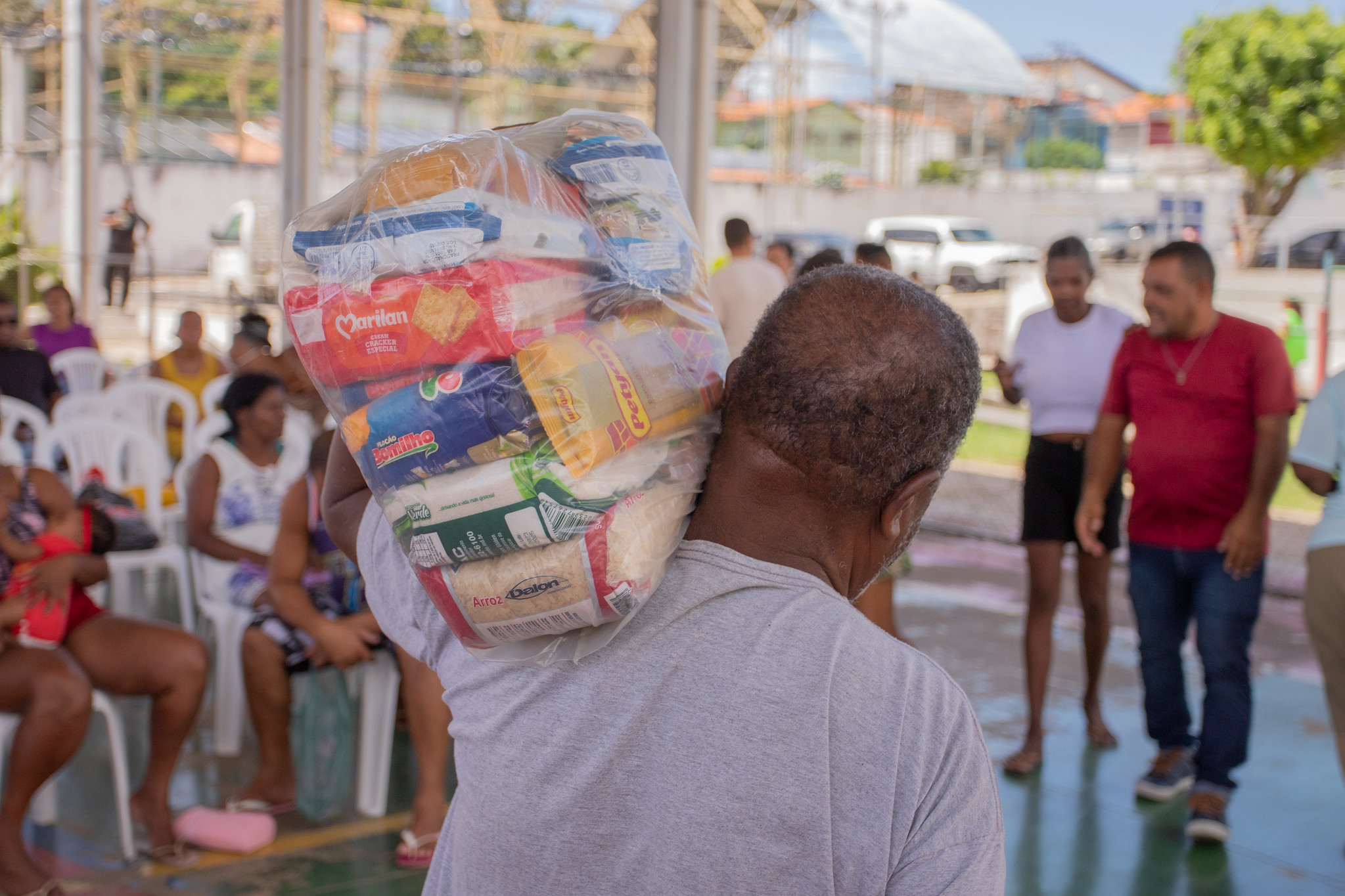 Semdesc realiza entrega de cestas bsicas para famlias em vulnerabilidade