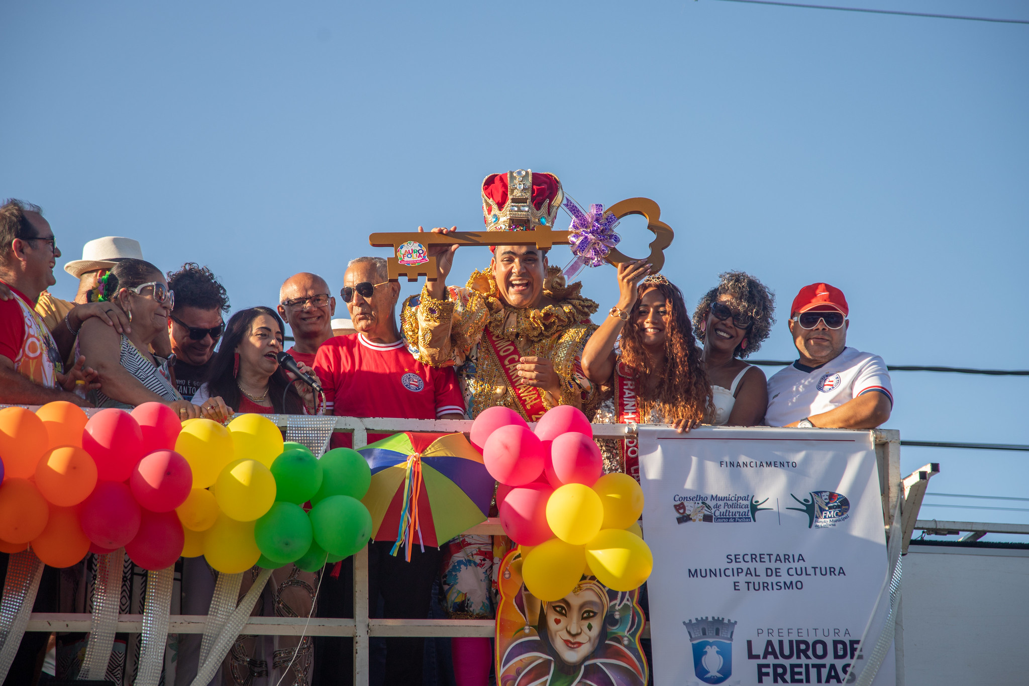 Prefeita entrega chave da cidade � fam�lia do eterno Rei Momo Duzinho Nery e Carnaval come�a em Lauro de Freitas