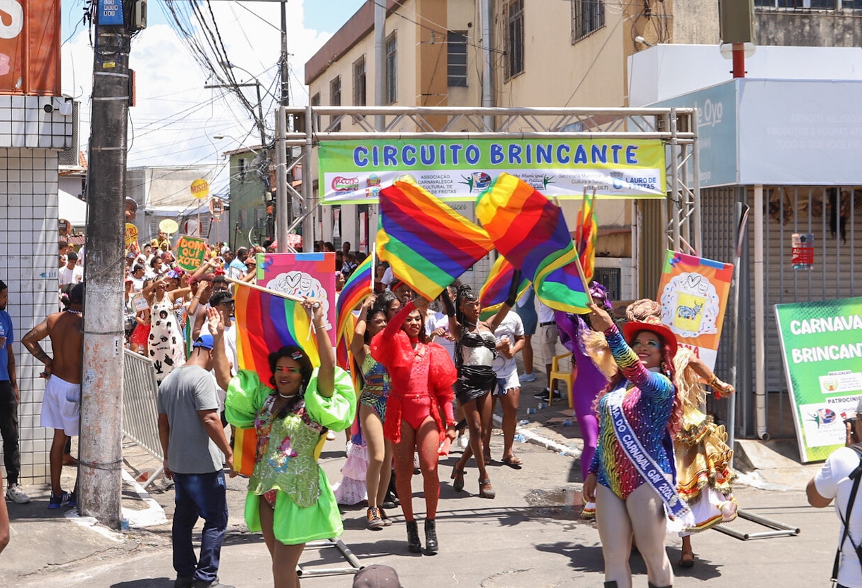 Circuito Brincantes re�ne diversidade cultural e alegria no �ltimo dia de Carnaval em Lauro de Freitas