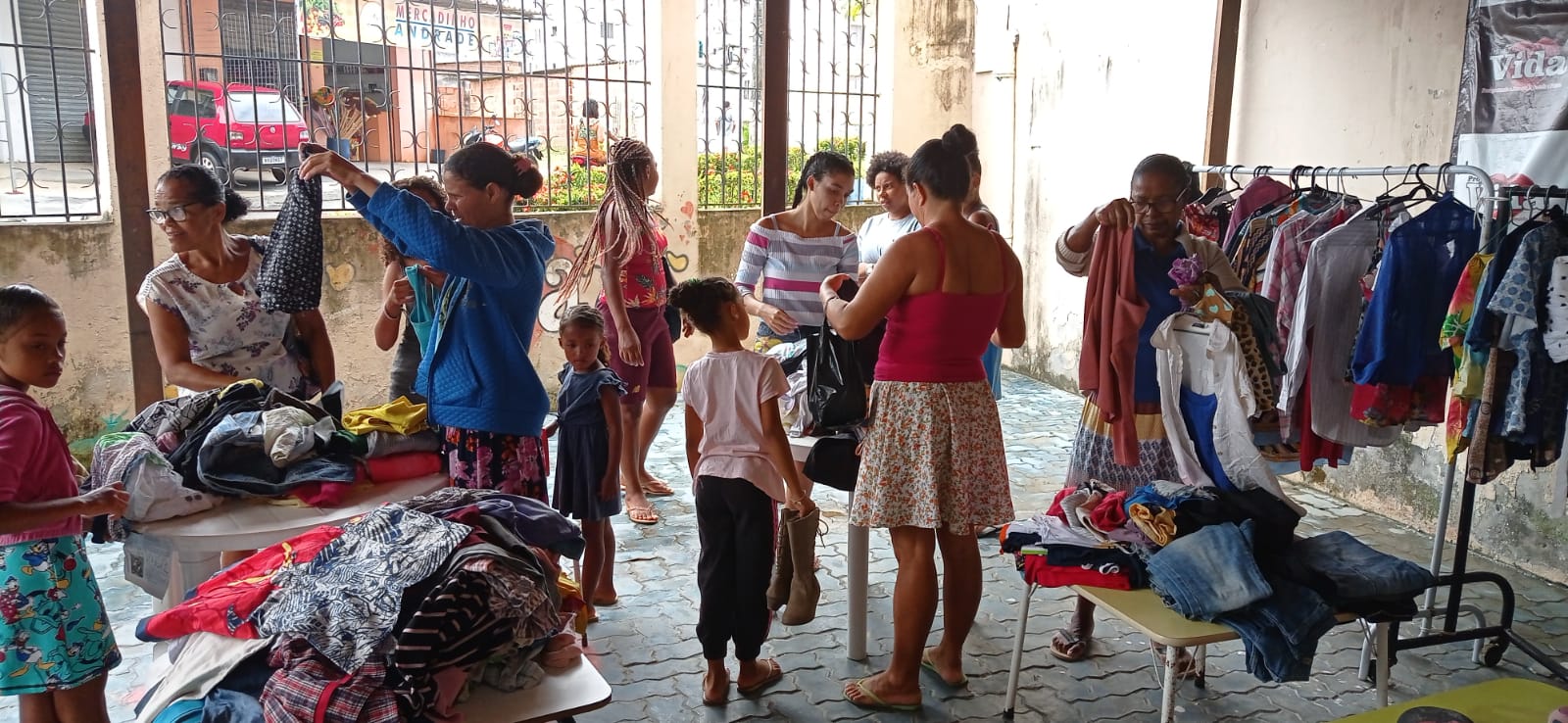 3� edi��o do Varal Solid�rio beneficia 400 pessoas com doa��es em Lauro de Freitas 