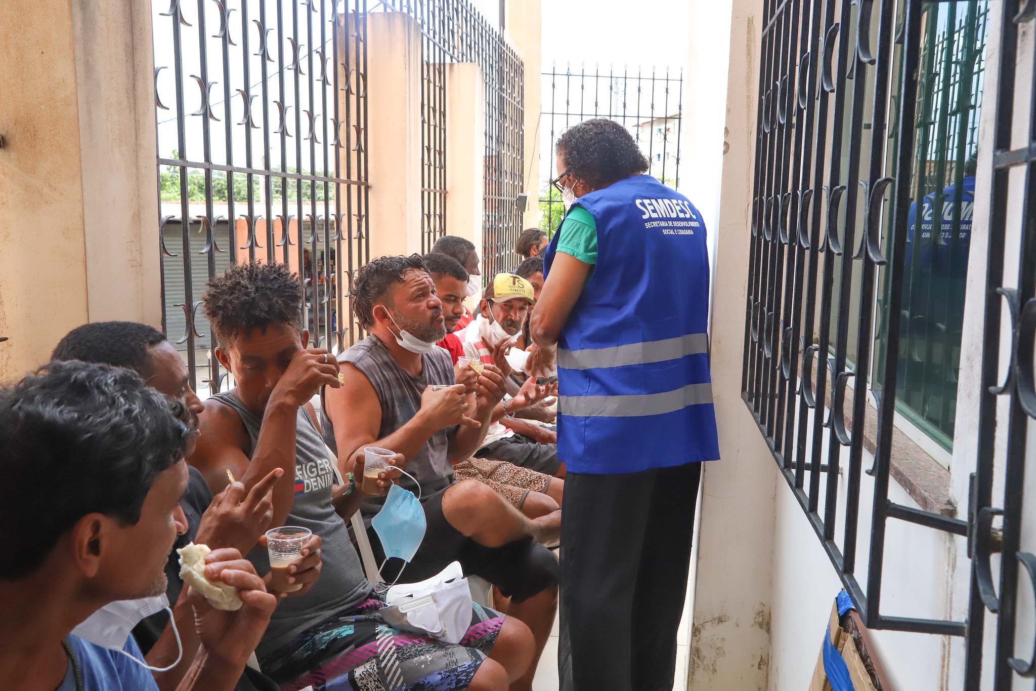 Em Lauro de Freitas, Banho de Vida acolhe pessoas em situa��o de rua