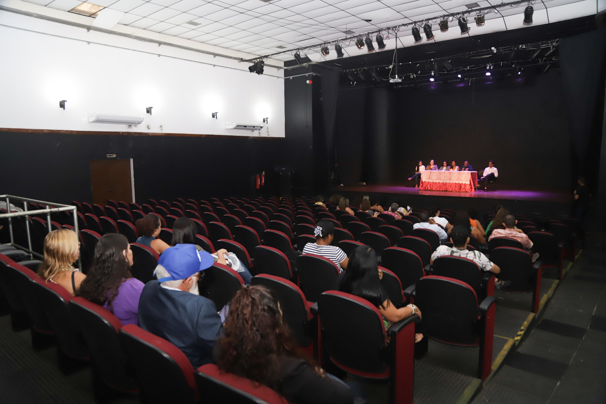 Representantes da Prefeitura de Lauro de Freitas participam de evento da Semana do Servi�o Social