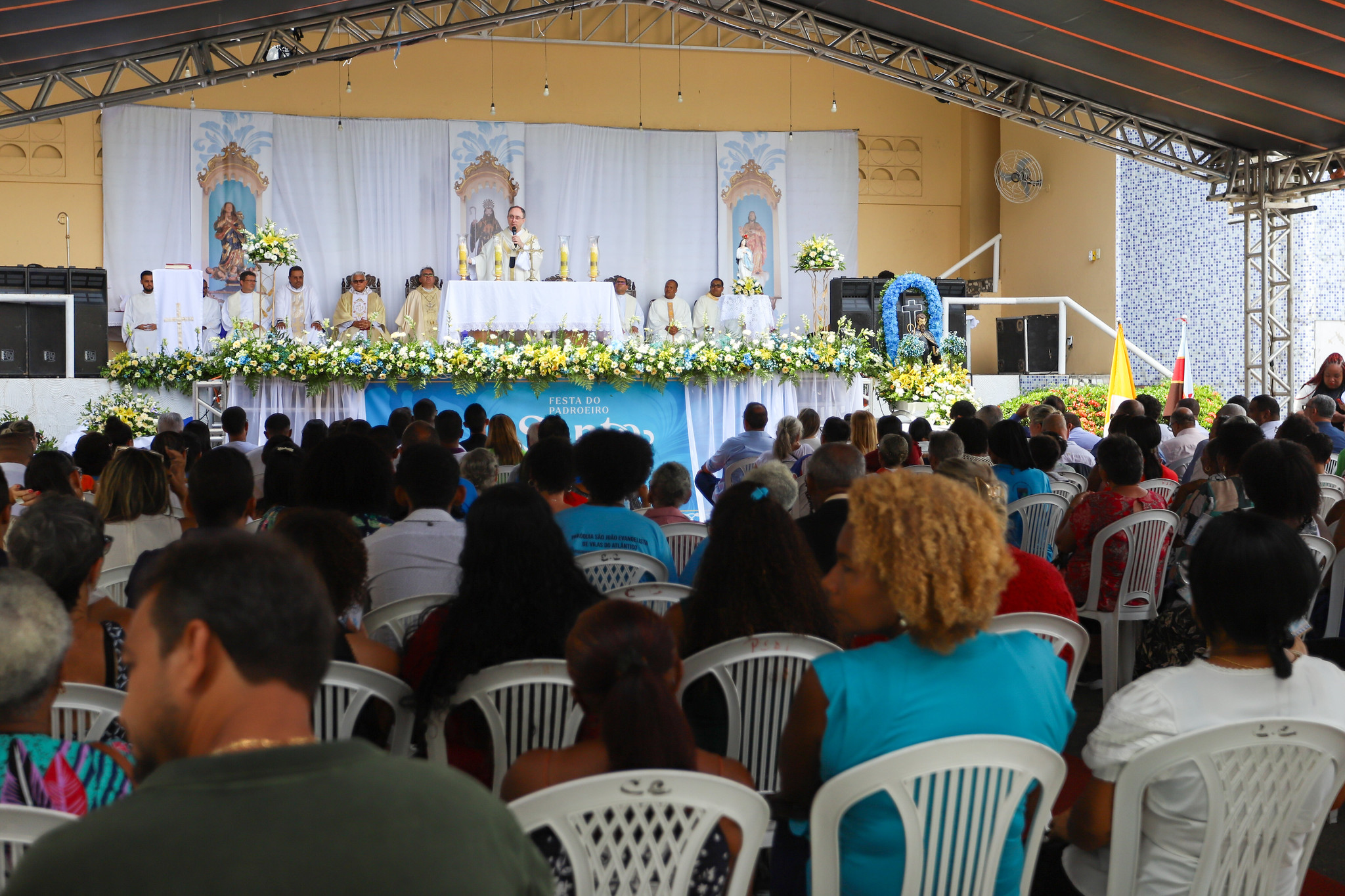 Santo Amaro de Ipitanga: durante missa solene, fiis celebram o padroeiro de Lauro de Freitas 