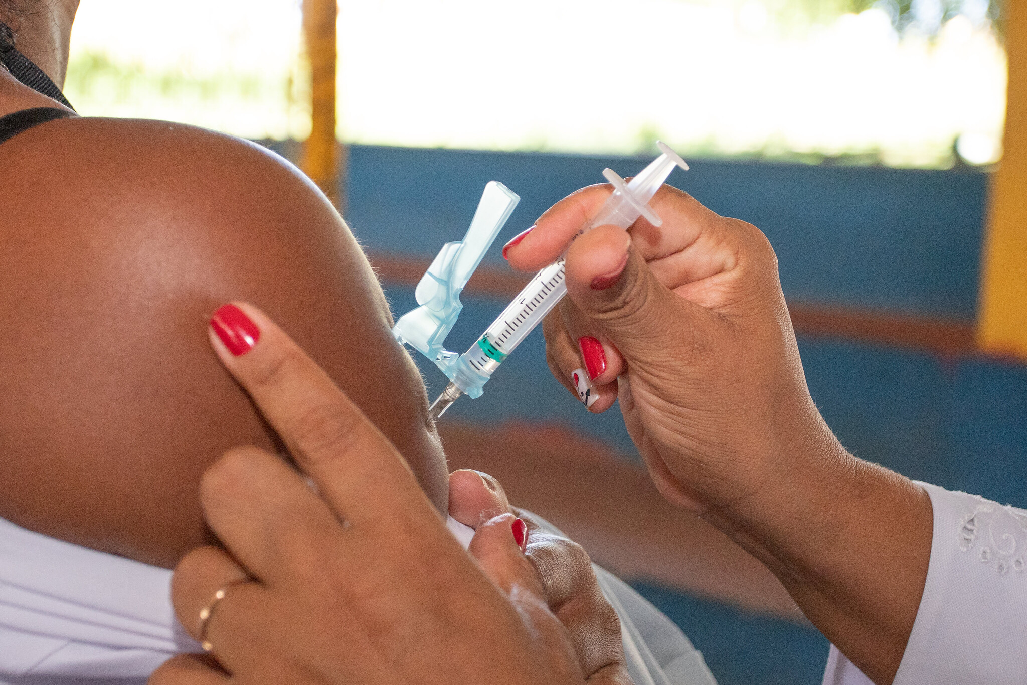 Lauro de Freitas chama p�blico para vacina��o contra Covid-19 nesta ter�a-feira (11)