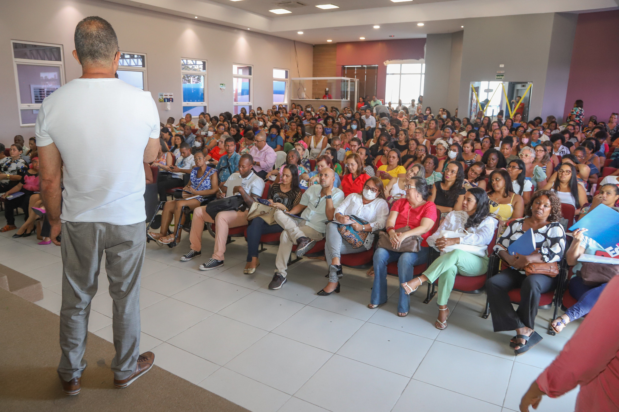 Gestores das escolas municipais de Lauro de Freitas participam de forma��o sobre o novo Fundeb e gest�o democr�tica 