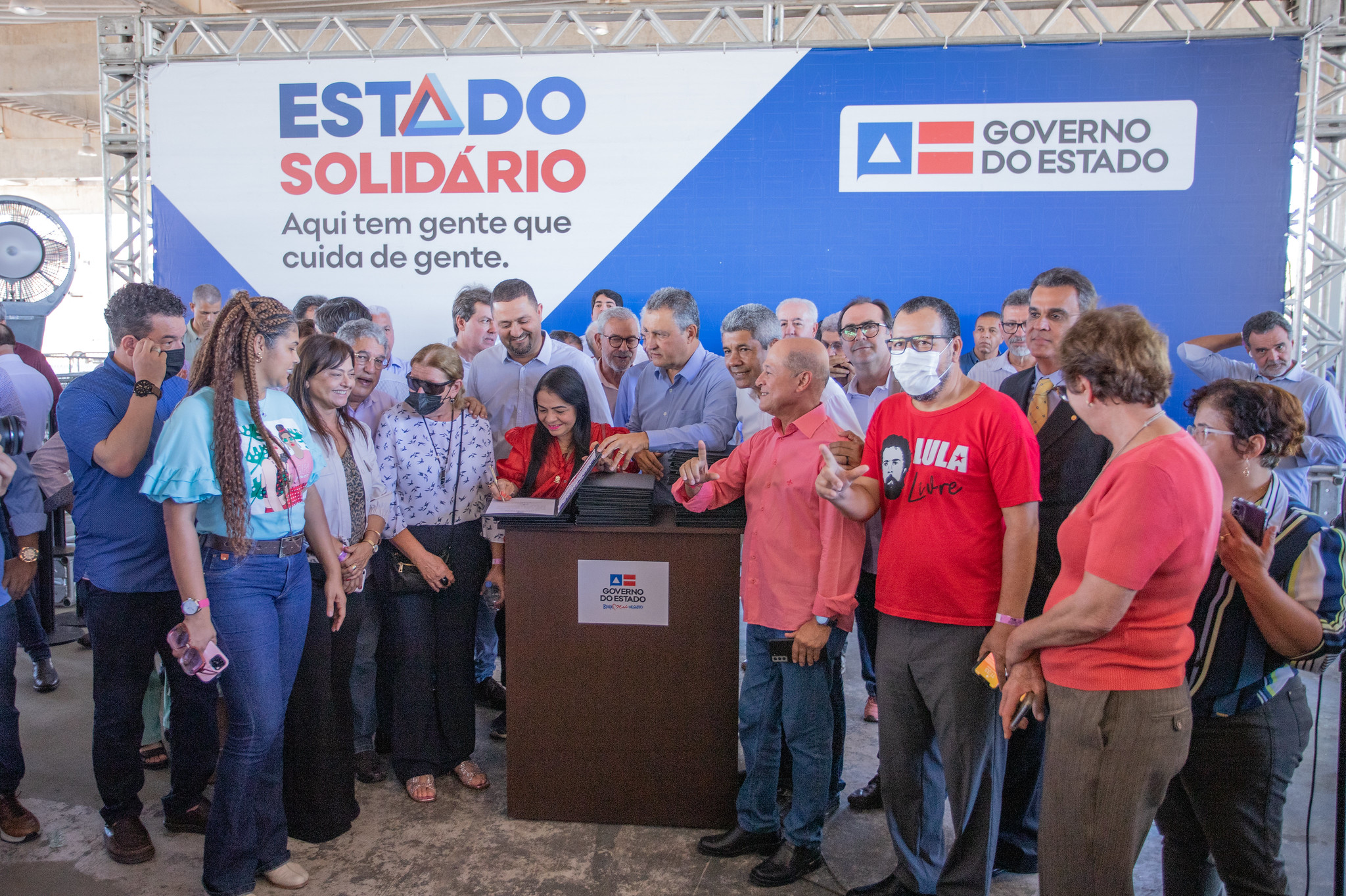 Prefeitura de Lauro de Freitas assina conv�nio com Governo do Estado para restaura��o de pra�a e constru��o de Arena Society