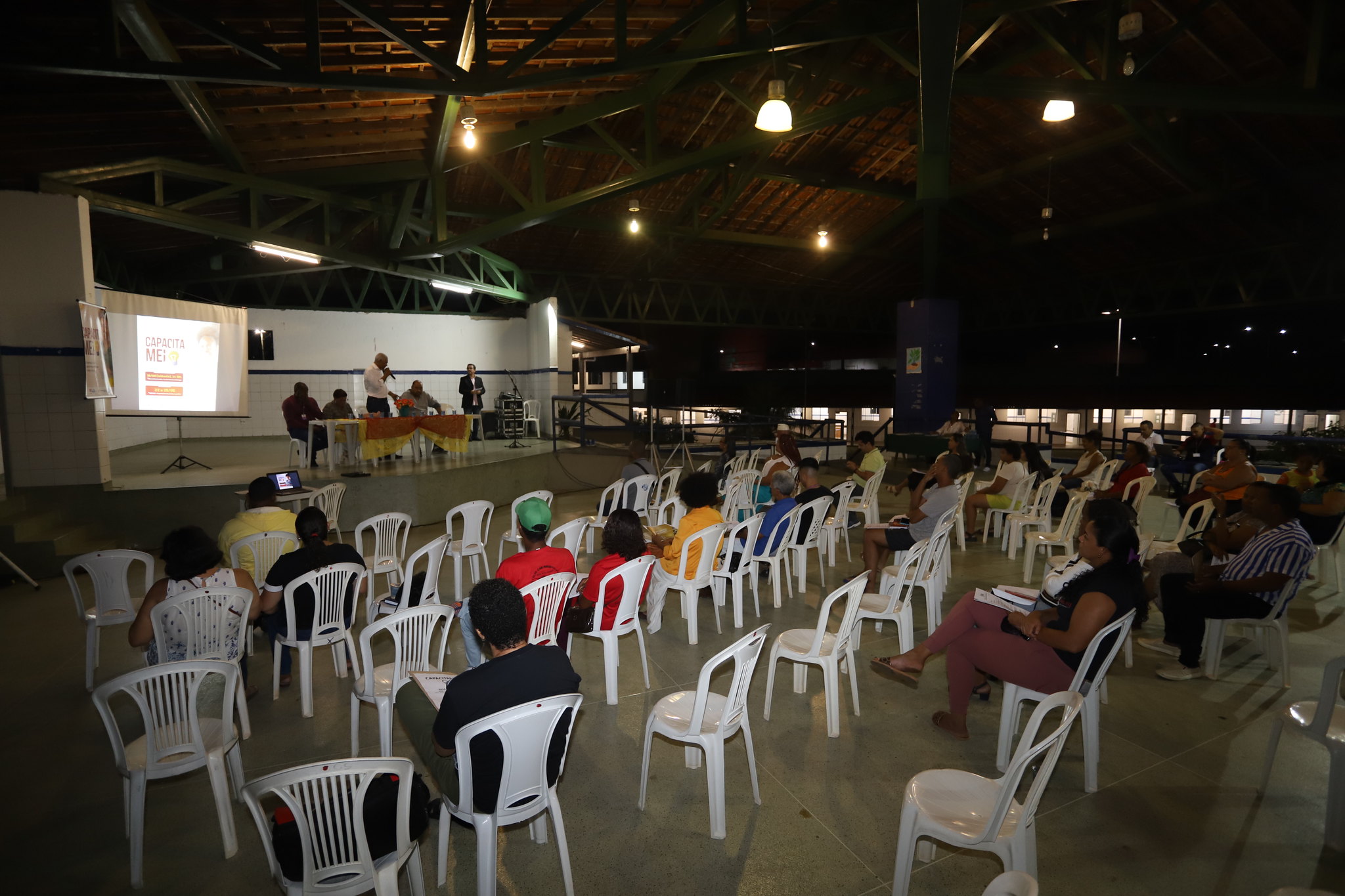 Capacita MEI direciona microempreendedores a gerenciar seu pr�prio neg�cio em Lauro de Freitas